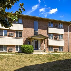 Lake Club Apartments
