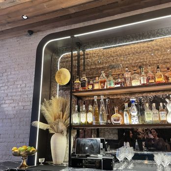 HIDE+SEEK - New American Near Me - Chicago, Illinois