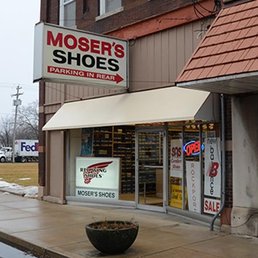Exterior outside entrance of Moser's Shoes - Peoria, Illinois Exterior outside entrance of Moser's Shoes - Peoria, Illinois