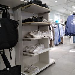 H & M