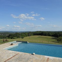 Les Gites de Carvès - Vue sur la piscine