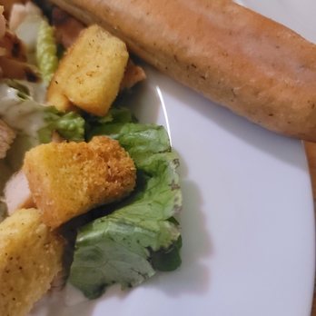 Applebee's Grill + Bar - Lots of the lettuce had those brown bruised spots. I picked out a lot of it. - American Near Me - Laurel, Mississippi