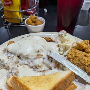 Top Notch Texas BBQ - Chicken Fried Steak, mashed taters, fish, and okra. - Barbeque Near Me - Childress, Texas Top Notch Texas BBQ - Chicken Fried Steak, mashed taters, fish, and okra. - Barbeque Near Me - Childress, Texas