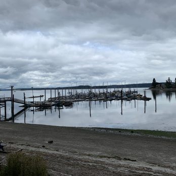 Boston Harbor Marina - A view of the marina and beach (with a picnic table) from the shore. - Seafood Markets Near Me - Olympia, Washington Boston Harbor Marina - A view of the marina and beach (with a picnic table) from the shore. - Seafood Markets Near Me - Olympia, Washington