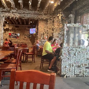 The Griffon - Dining area. - Pubs Near Me - Charleston, South Carolina The Griffon - Dining area. - Pubs Near Me - Charleston, South Carolina