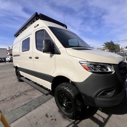 King Auto Detailing - Exterior enhancement polish
Decal removal
Car wash