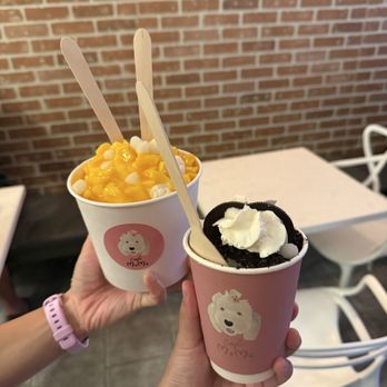 Dessert Cafe Momo - Mango bingsoo and Oreo bingsoo - Desserts Near Me - Montreal, Quebec Dessert Cafe Momo - Mango bingsoo and Oreo bingsoo - Desserts Near Me - Montreal, Quebec