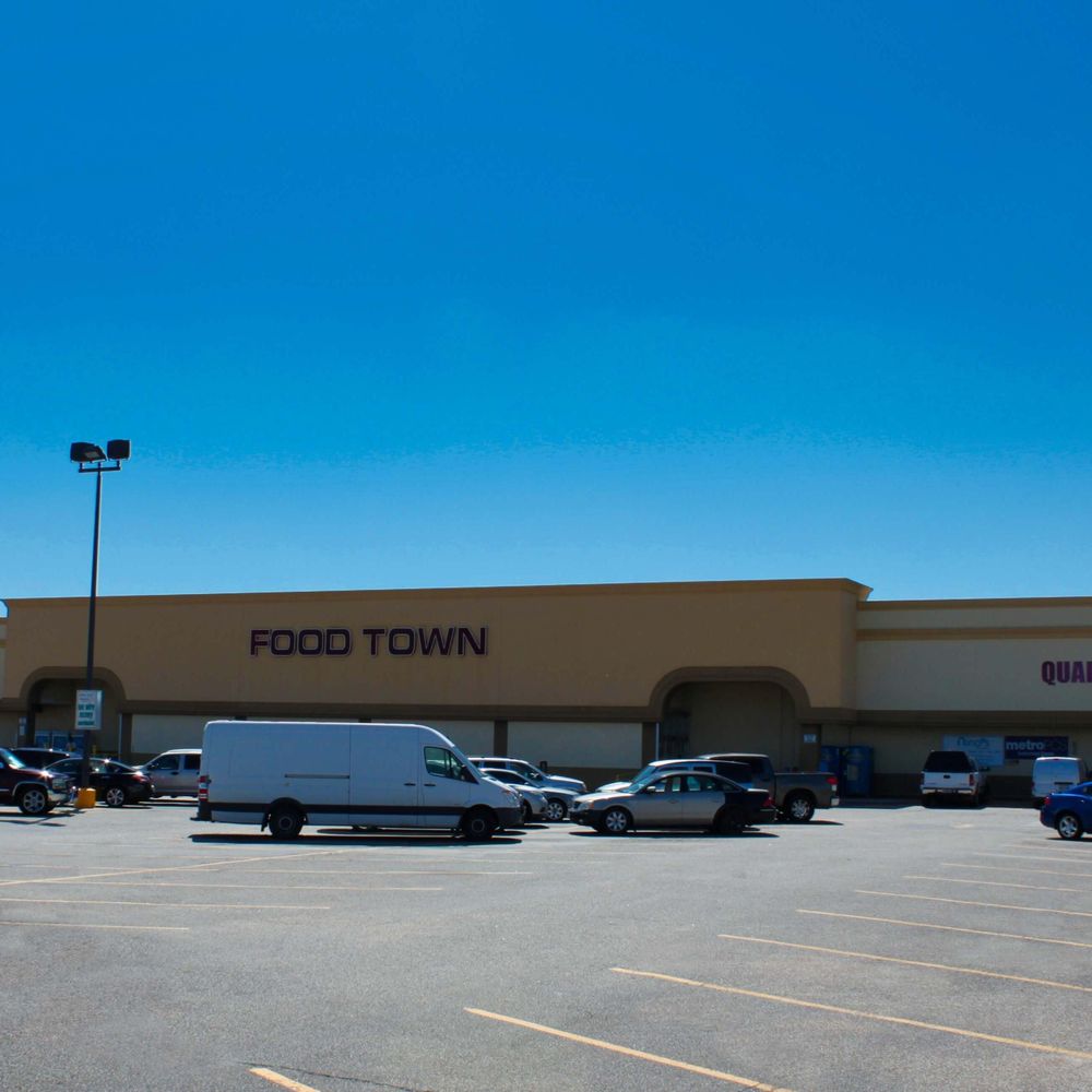FOOD TOWN Updated May 2024 39 Photos 1700 Decker Dr, Baytown