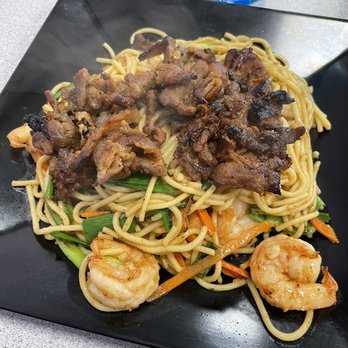 Saigon Bay - Garlic noodles with shrimp and added pork - Vietnamese Near Me - Tampa, Florida