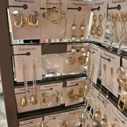 Francesca's - Earrings
