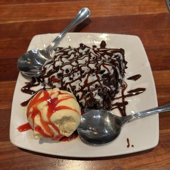 Pearls Oyster Bar - Chocolate love cake - Bars Near Me - Oklahoma City, Oklahoma