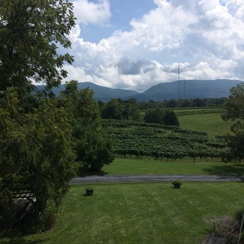 Shenandoah Vineyards - Wine Tasting Room Near Me - Edinburg, Virginia