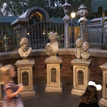 Haunted Mansion - Decor along the queue - Haunted Houses Near Me - Orlando, Florida