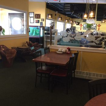 Fan's Restaurant - One half of the dining area (other half is in a separate room for larger groups) - Chinese Near Me - Dartmouth, Nova Scotia