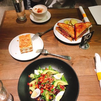 Cupitol Coffee & Eatery - Chai latte, mushroom burger, seasonal Tiramisu and cob salad - Coffee & Tea Near Me - Evanston, Illinois