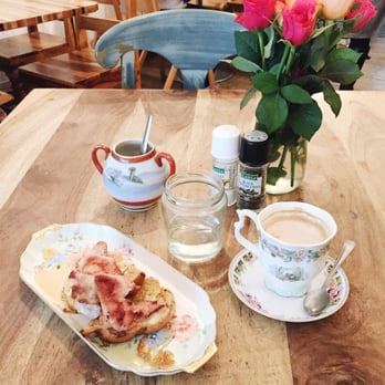 Milk Cafe - French toast with bacon and caffe latte - Cafes Near Me - Glasgow, GLG
