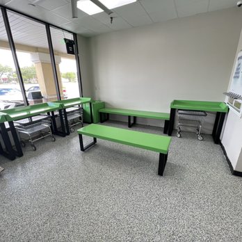 24 7 Coin Laundry - Folding area - Laundromat Near Me - Jacksonville, Florida 24 7 Coin Laundry - Folding area - Laundromat Near Me - Jacksonville, Florida