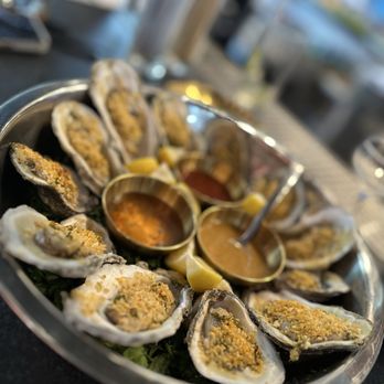 Girl Diver - Oysters - Cocktail Bars Near Me - Atlanta, Georgia