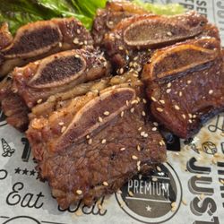 Roll Lee's - BBQ beef short rip.