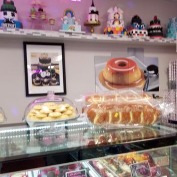Vegas Bakery - Display case - Custom Cakes Near Me Vegas Bakery - Display case - Custom Cakes Near Me