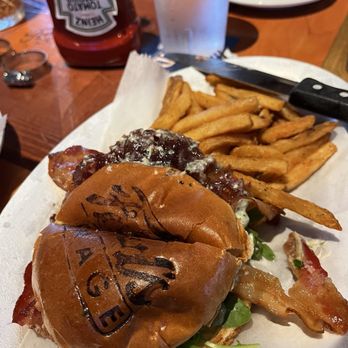 Ford's Garage Plano - Highway 101 - Burgers Near Me - Plano, Texas Ford's Garage Plano - Highway 101 - Burgers Near Me - Plano, Texas