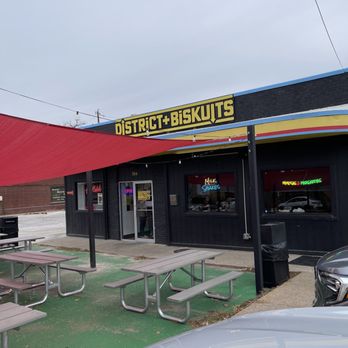 District Biskuits - Outside - Breakfast & Brunch Near Me - North Kansas City, Missouri
