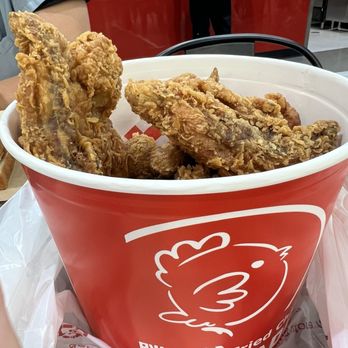 Fat Daddy - Bucket meal: 8 pieces of chicken (but got 2 upper thighs and the rest were all wings, no drumsticks!) - Chicken Wings Near Me - Irvine, California Fat Daddy - Bucket meal: 8 pieces of chicken (but got 2 upper thighs and the rest were all wings, no drumsticks!) - Chicken Wings Near Me - Irvine, California