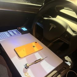 We had an iPhone XR repair in Seattle today! The screen were replaced -- the customer smiled, and so did we! Everything's good to go!