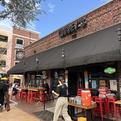 Loosey's - Curb appeal