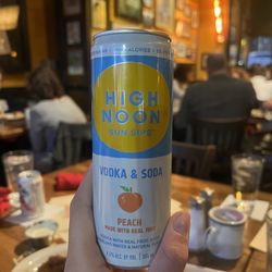 Harry's Country Club - High Moon drink