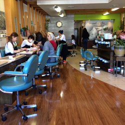 Ace & Nail - The salon - manicure tables