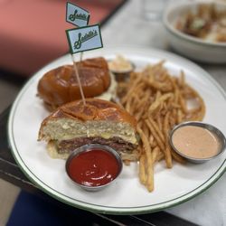 Sadelle's - Special Cheeseburger
