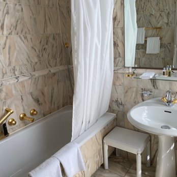 Excelsior by Geisel - Bathroom for deluxe - Hotels Near Me - Munich, BY Excelsior by Geisel - Bathroom for deluxe - Hotels Near Me - Munich, BY