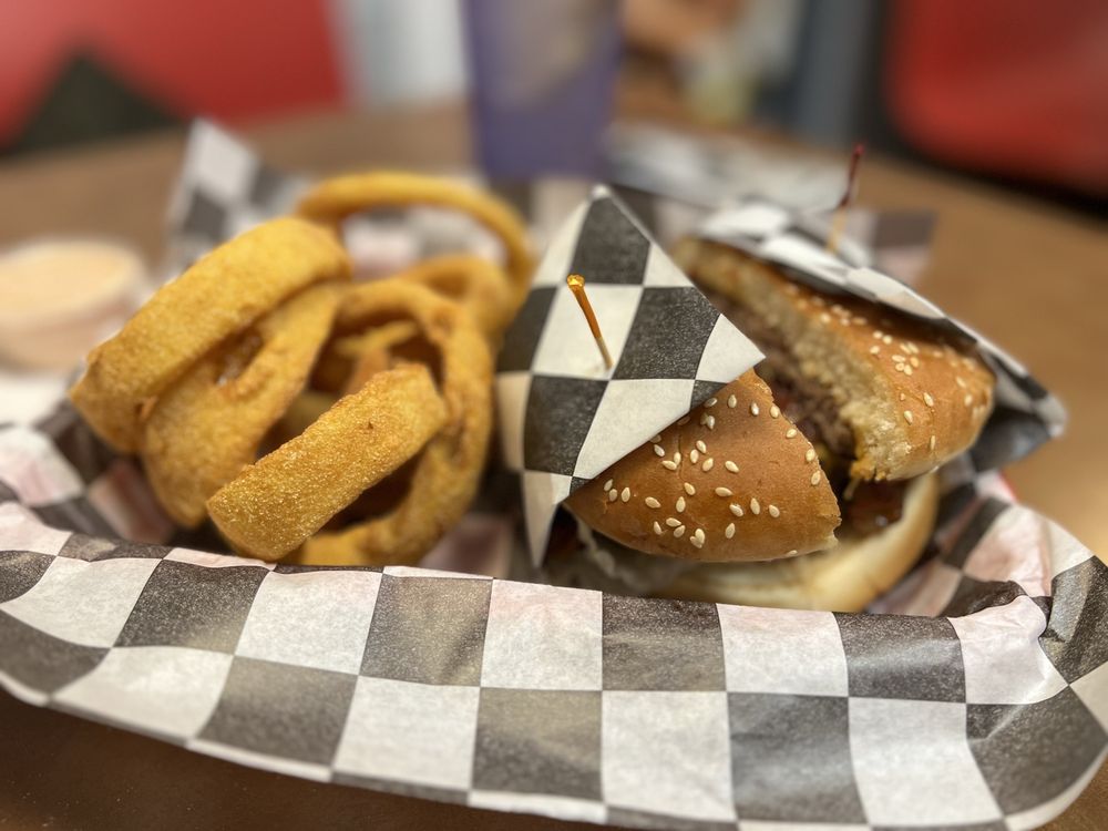 Food from Tommy's Burger California Style