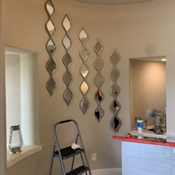 Tray's Hanging Service - Hung mirrors