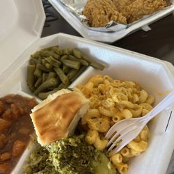 Venson’s Street & Seafood Cafe - Mac & cheese, candied yams, string beans, broccoli, dinner roll anddddd fishhhh