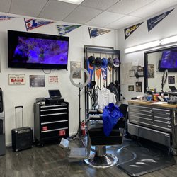 JR's Barbershop - Lots of TVs good decor