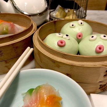 飲茶 - Pineapple puff pastry (chicks), shrimp and vegetable dumplings, and matcha custard buns. This my friends, is presentation 101! - Dim Sum Near Me - Hong Kong, HK 飲茶 - Pineapple puff pastry (chicks), shrimp and vegetable dumplings, and matcha custard buns. This my friends, is presentation 101! - Dim Sum Near Me - Hong Kong, HK