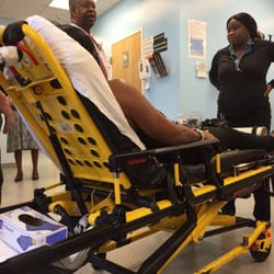 Borinquen Carrie Meek Clinic - "Sorry ma'am you don't have an appointment, you can just lie there and die now"