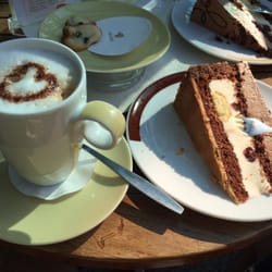 Café Schneidewind - Weiswein-Preiselbeer-Schokolade-Torte - ein Traum!