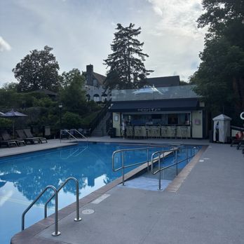 Bavarian Inn - Pool bar - Hotels Near Me - Shepherdstown, West Virginia