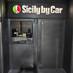 Sicily by Car - Abholschalter Mietwagen