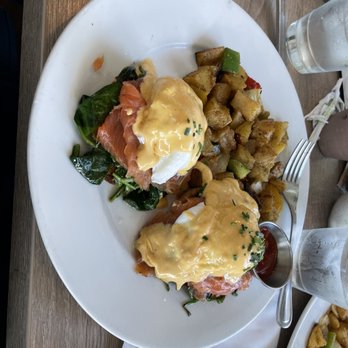 Lighthouse - The kids loved the breakfast . My husband and I had the Benedict with some salmon . It tasted absolutely delicious. - Breakfast & Brunch Near Me - Newport Beach, California