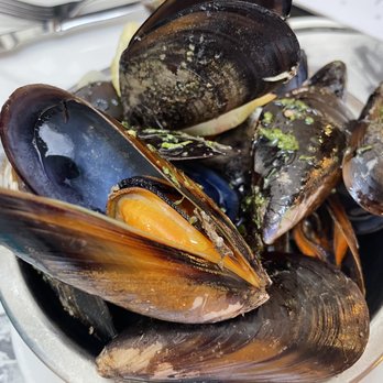 Ramblero - Most of them are CLOSED(uncooked). VERY COLD. They must premade it and serve food. I got this 2month after I place an order. Very bad - Seafood Near Me - Barcelona, B