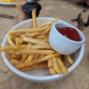 Great White Melrose - Side of fries. Even though they look perfect, not warm. - Salad Near Me - West Hollywood, California Great White Melrose - Side of fries. Even though they look perfect, not warm. - Salad Near Me - West Hollywood, California