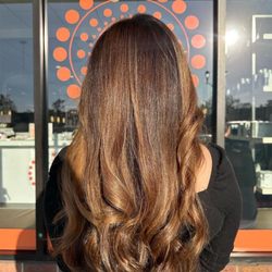 Hott Blowdry Bar & Beauty Lounge