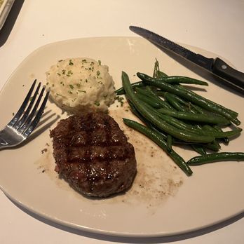 Bonefish Grill - Filet with garlic mashed potatoes and seasonal vegetables. - Seafood Near Me - Las Vegas, Nevada