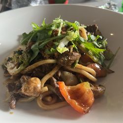 Le Cochinchine - Mittagsmenü M4 (Rindfleisch mit Udon Nudeln und gebratenem Gemüse)