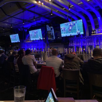 Yard House - Bars Near Me - Boston, Massachusetts