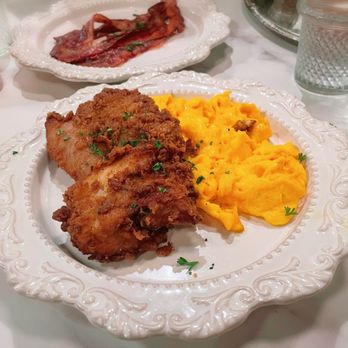 Sisterita - Side of chicken and scrambled eggs - Breakfast & Brunch Near Me - San Francisco, California Sisterita - Side of chicken and scrambled eggs - Breakfast & Brunch Near Me - San Francisco, California